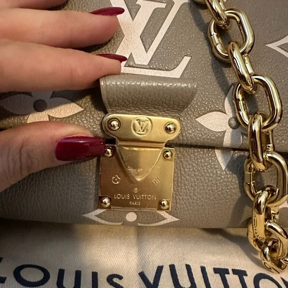 (SOLD)LOUIS VUITTON FAVORITE NEW - Picture 5 of 11